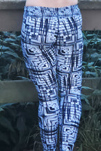 Load image into Gallery viewer, Black and White Light Painting Yoga Leggings
